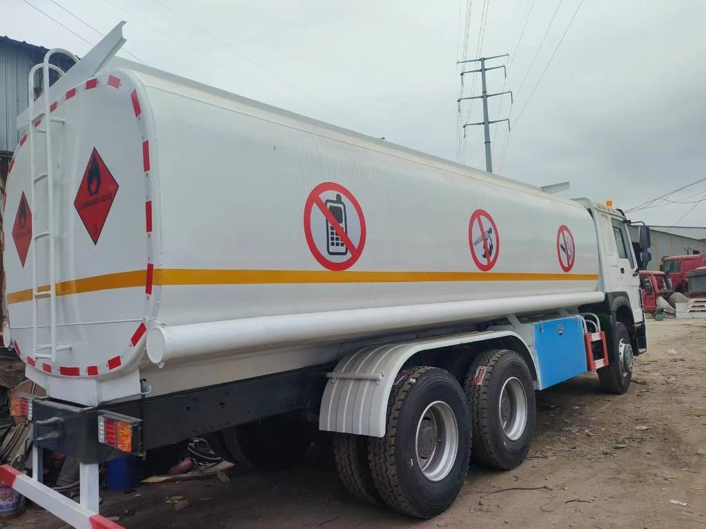 Howo 371 - Грузовик-цистерна: фото 2 Howo 371 - Грузовик-цистерна: фото 2