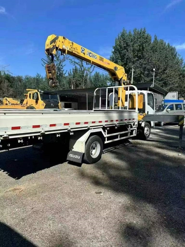 Isuzu ELF 700 - Автоманипулятор: фото 4 Isuzu ELF 700 - Автоманипулятор: фото 4