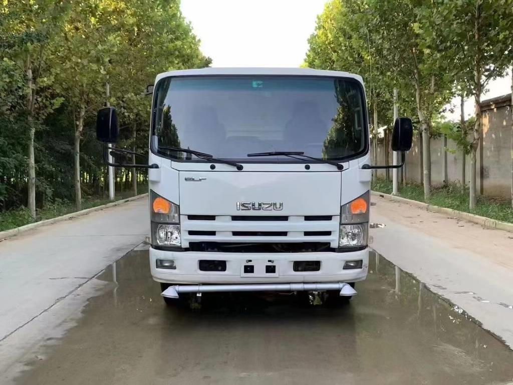 Isuzu ELF - Ассенизатор: фото 2 Isuzu ELF - Ассенизатор: фото 2