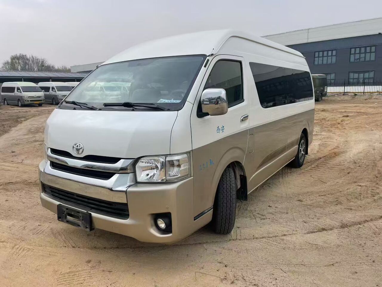 TOYOTA HIACE - Пассажирский фургон: фото 2 TOYOTA HIACE - Пассажирский фургон: фото 2