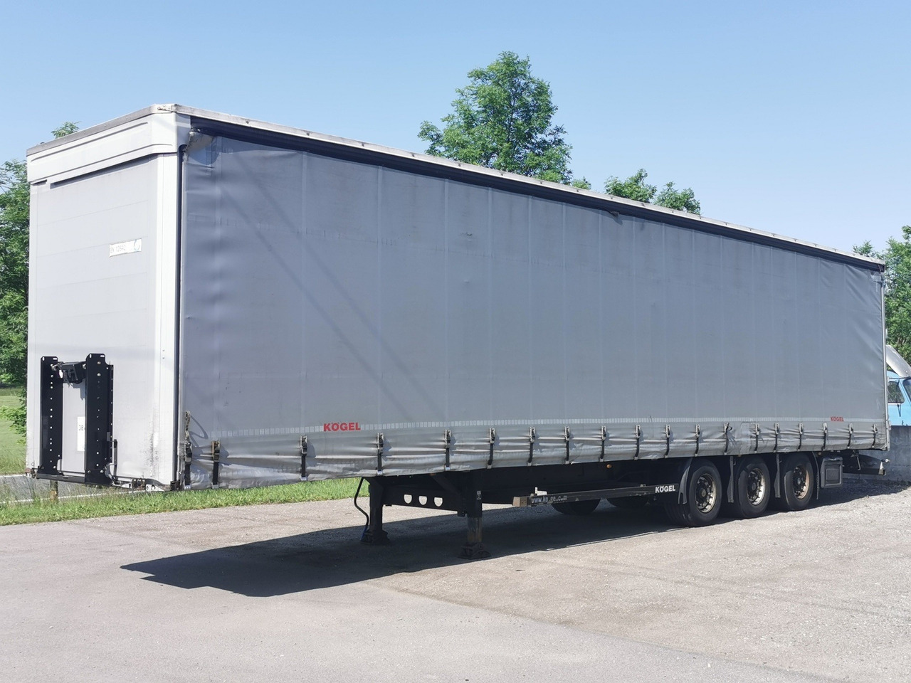 KÖGEL SN24 low deck - Тентованный полуприцеп: фото 1 KÖGEL SN24 low deck - Тентованный полуприцеп: фото 1