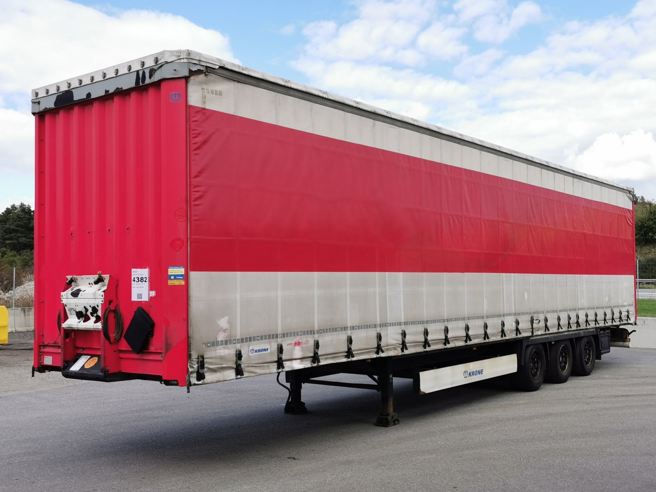 KRONE SD low deck - Тентованный полуприцеп: фото 1 KRONE SD low deck - Тентованный полуприцеп: фото 1