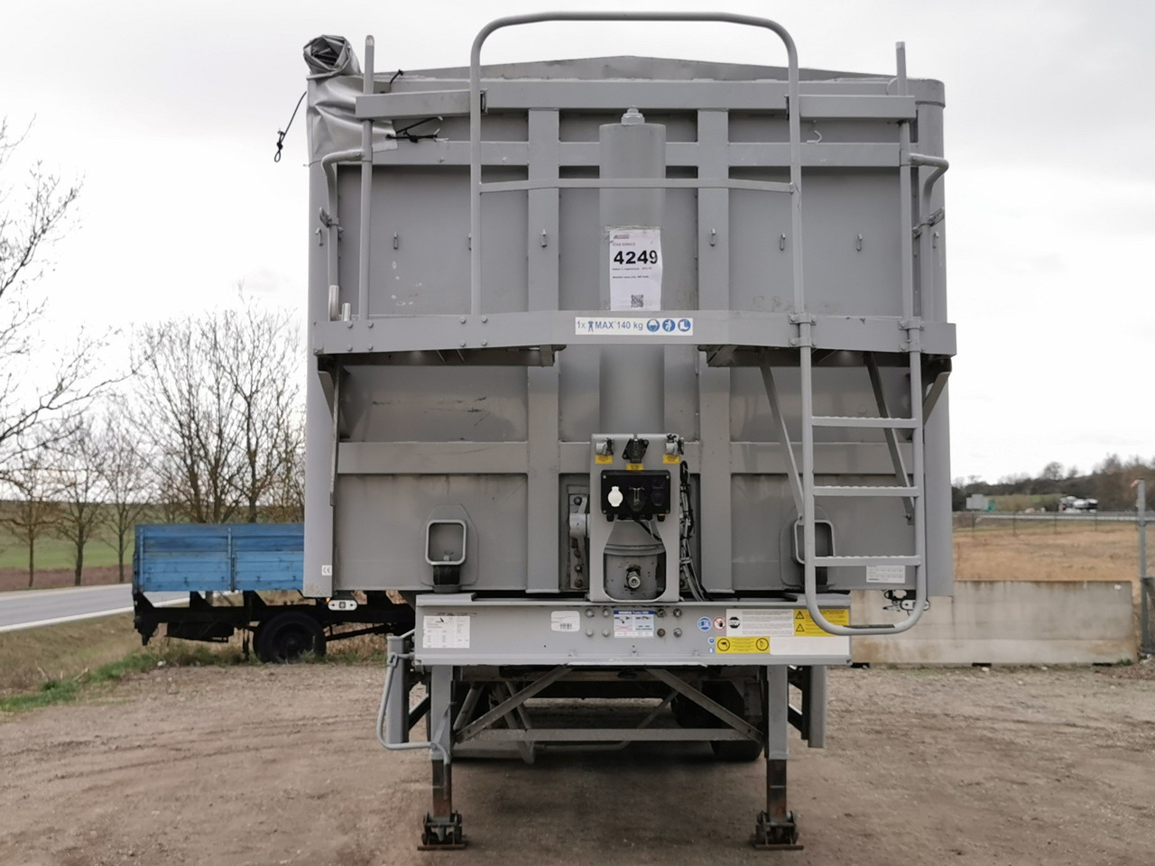 STAS S300CX 50m3 - Самосвальный полуприцеп: фото 2 STAS S300CX 50m3 - Самосвальный полуприцеп: фото 2