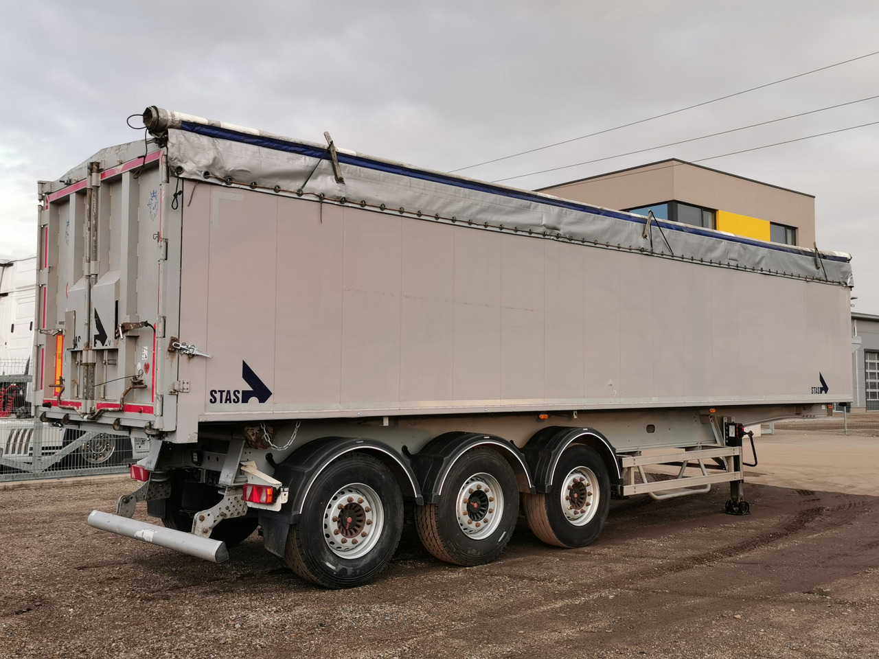 STAS S300CX 50m3 - Самосвальный полуприцеп: фото 4 STAS S300CX 50m3 - Самосвальный полуприцеп: фото 4