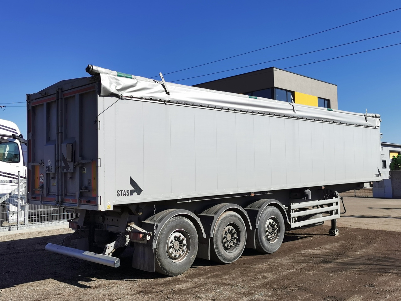 STAS S300CX 50m3 - Самосвальный полуприцеп: фото 5 STAS S300CX 50m3 - Самосвальный полуприцеп: фото 5