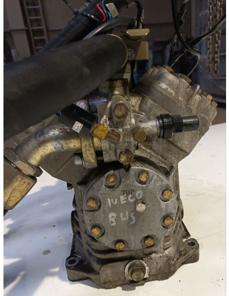 Iveco FKX40/560 K R134A - Компрессор кондиционера: фото 1 Iveco FKX40/560 K R134A - Компрессор кондиционера: фото 1