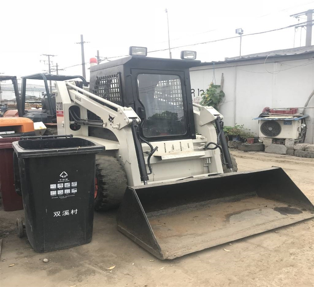 Bobcat S130 - Мини-погрузчик с бортовым поворотом: фото 4 Bobcat S130 - Мини-погрузчик с бортовым поворотом: фото 4