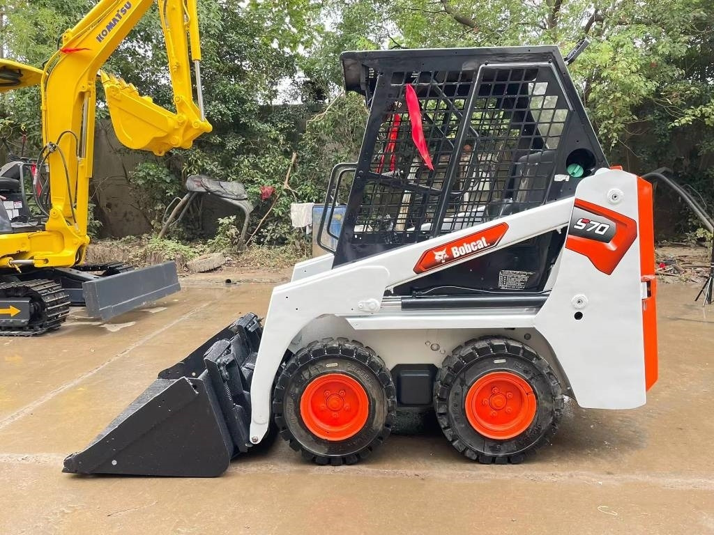 Bobcat S70 - Мини-погрузчик с бортовым поворотом: фото 4 Bobcat S70 - Мини-погрузчик с бортовым поворотом: фото 4