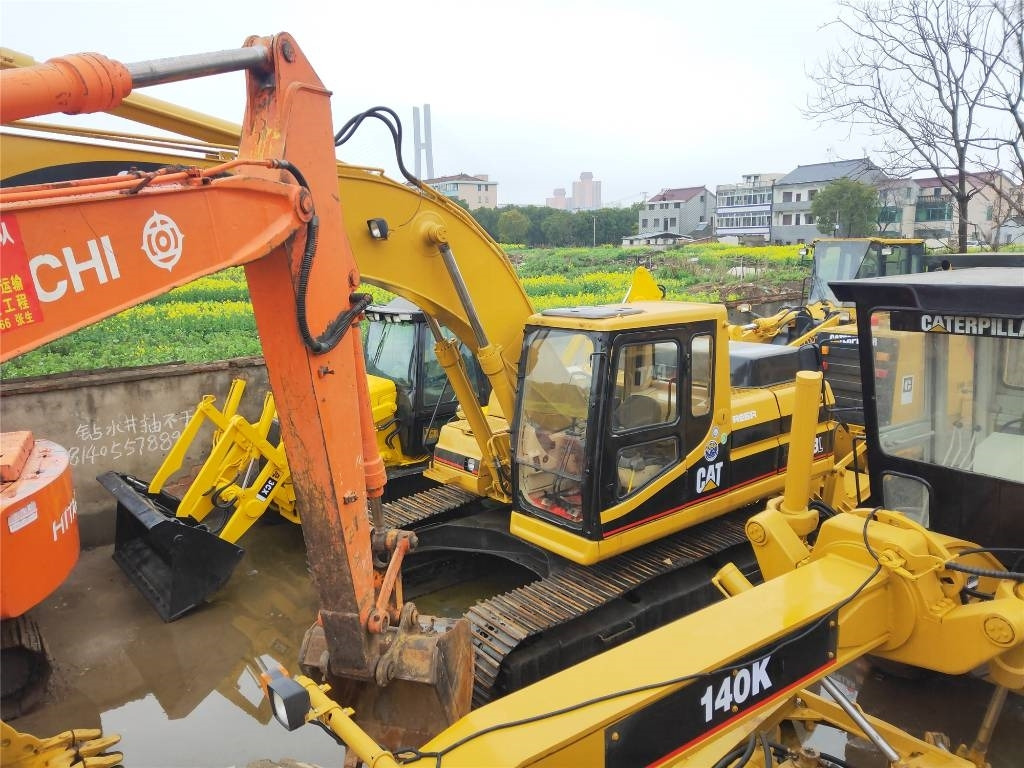 Гусеничный экскаватор CAT 320B: фото 16