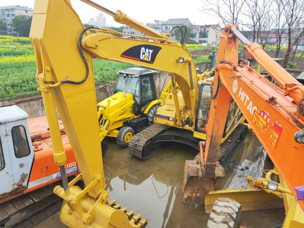 Гусеничный экскаватор CAT 320B: фото 17