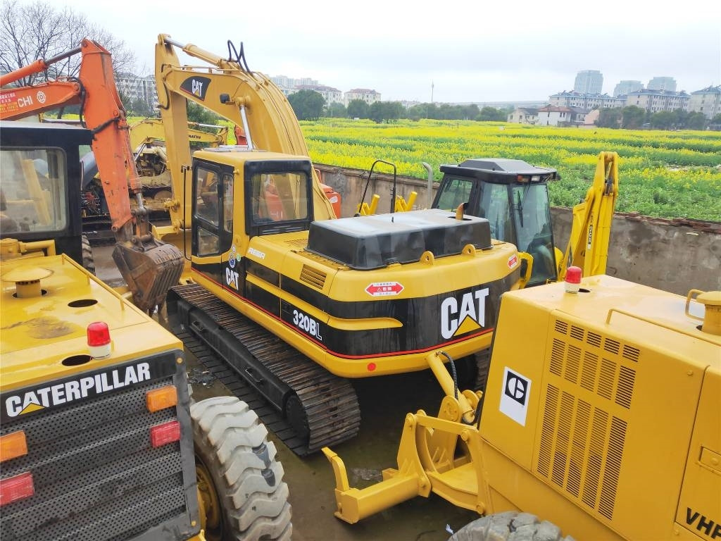 Гусеничный экскаватор CAT 320B: фото 15