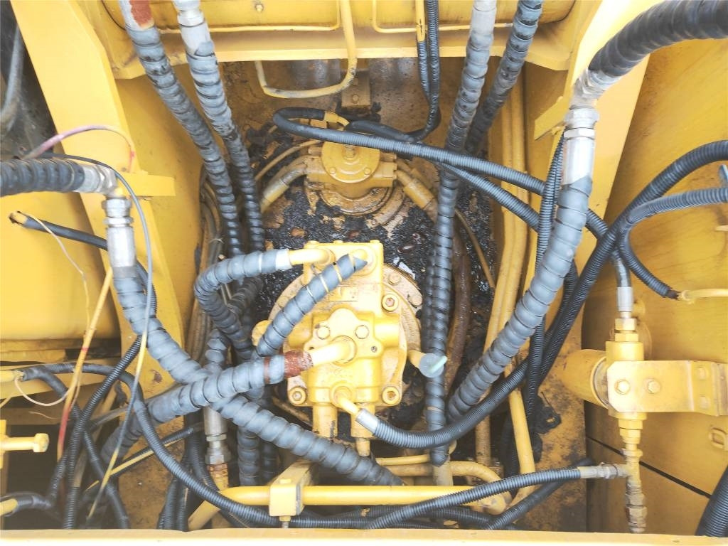 Гусеничный экскаватор CAT 320B: фото 22