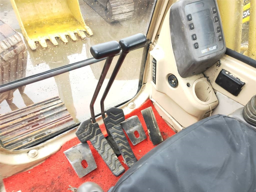 Гусеничный экскаватор CAT 320B: фото 20