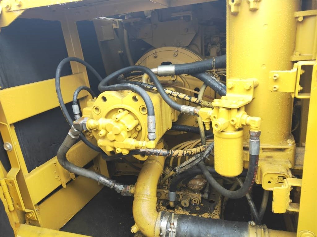 Гусеничный экскаватор CAT 320B: фото 21