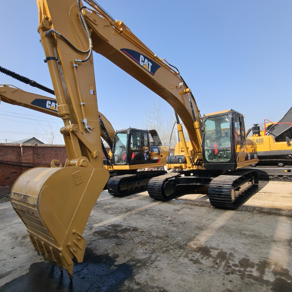 CAT 320CL - Гусеничный экскаватор: фото 2 CAT 320CL - Гусеничный экскаватор: фото 2