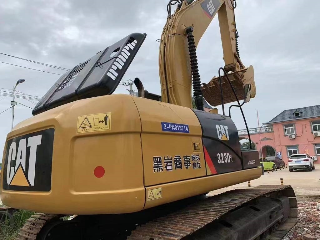 CAT 323D - Гусеничный экскаватор: фото 4 CAT 323D - Гусеничный экскаватор: фото 4