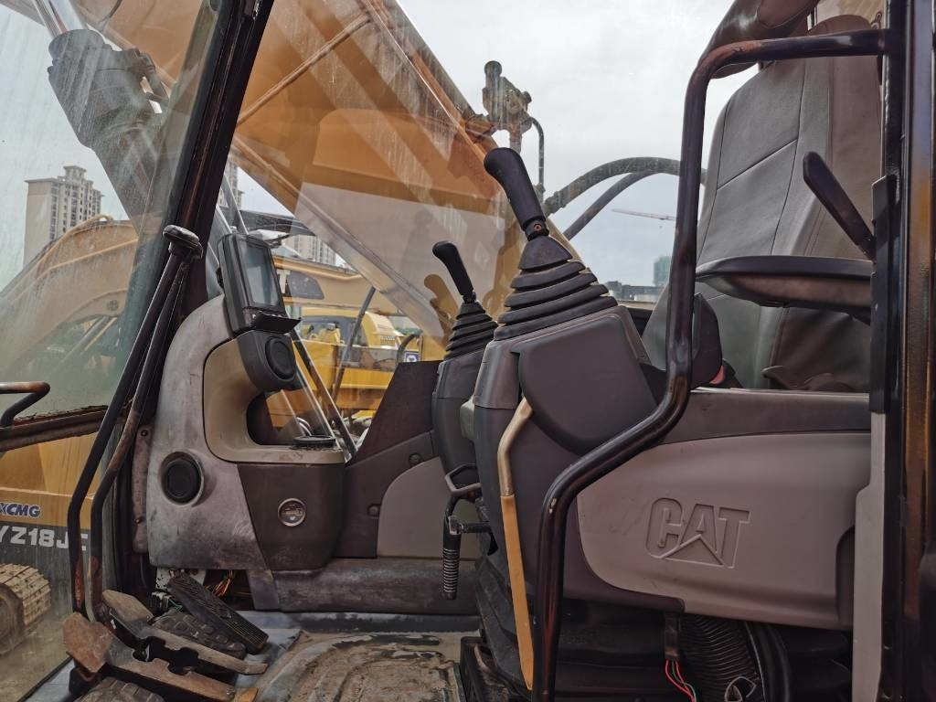 CAT 323D - Гусеничный экскаватор: фото 4 CAT 323D - Гусеничный экскаватор: фото 4