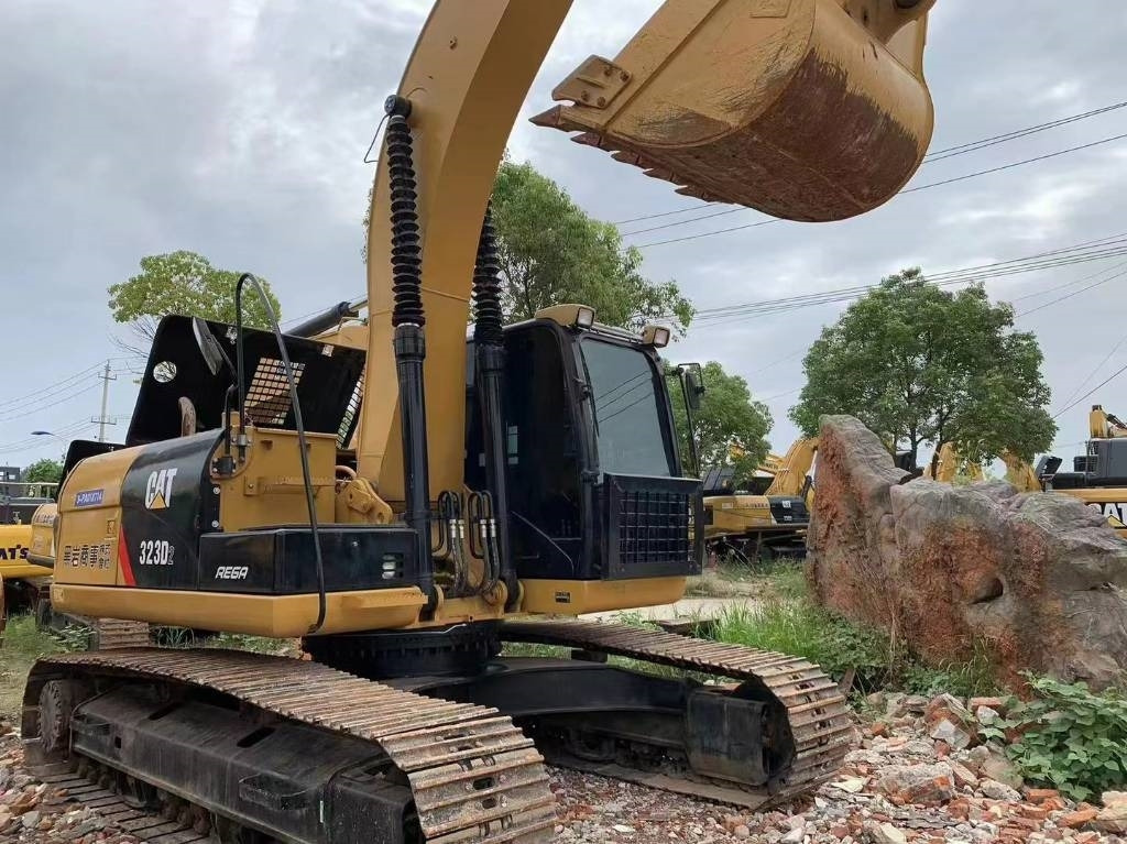 CAT 323D - Гусеничный экскаватор: фото 1 CAT 323D - Гусеничный экскаватор: фото 1