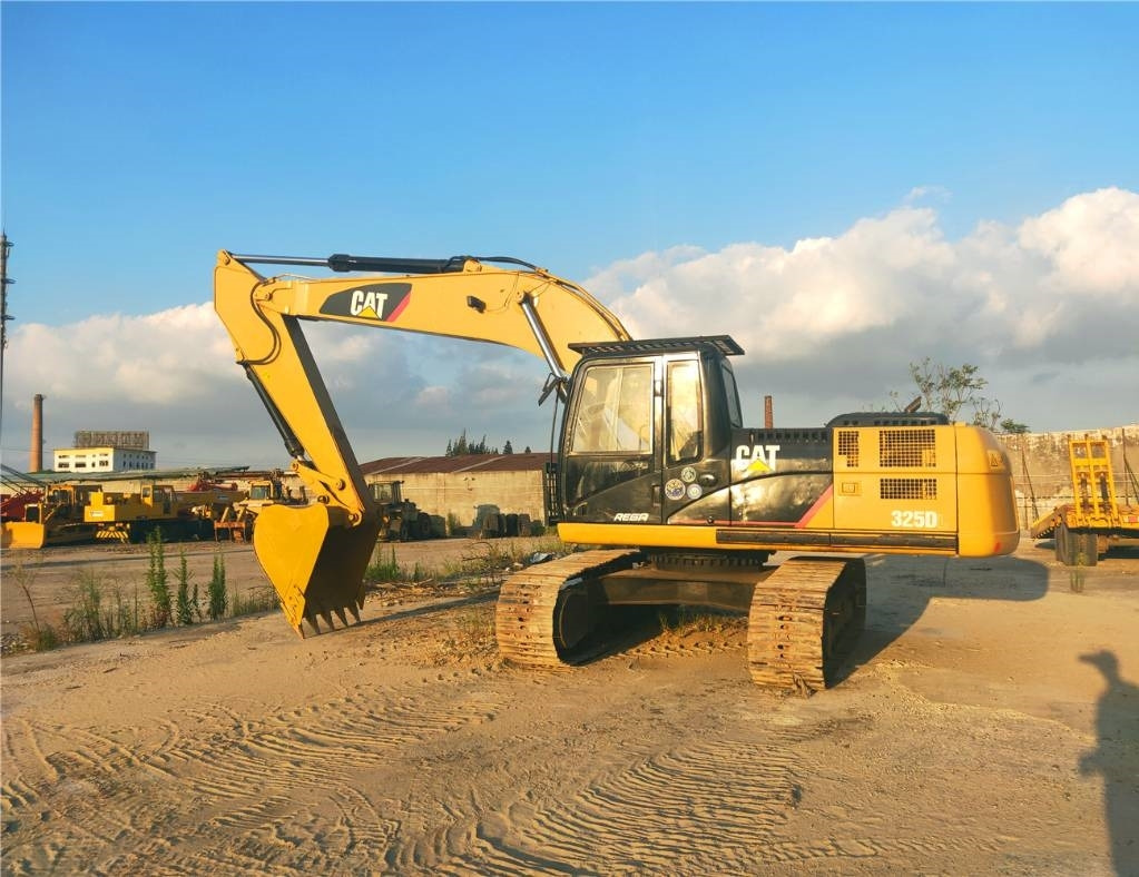 CAT 325D - Гусеничный экскаватор: фото 4 CAT 325D - Гусеничный экскаватор: фото 4