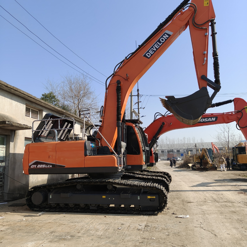 Doosan DX225LCA - Гусеничный экскаватор: фото 3 Doosan DX225LCA - Гусеничный экскаватор: фото 3