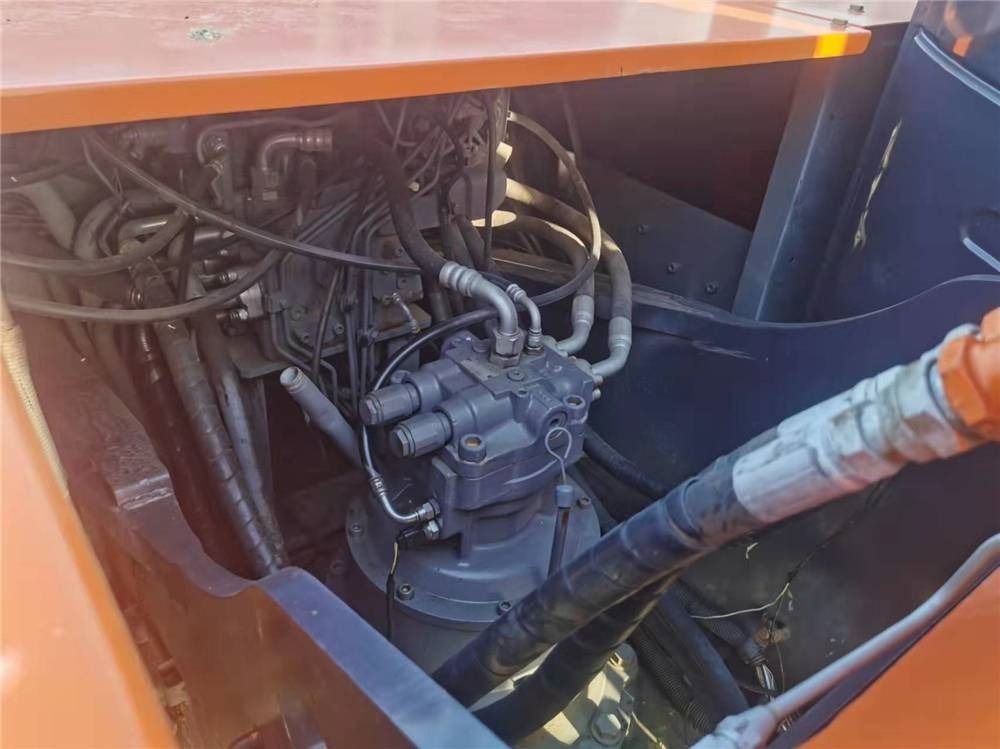 Hitachi ZX210 - Гусеничный экскаватор: фото 5 Hitachi ZX210 - Гусеничный экскаватор: фото 5