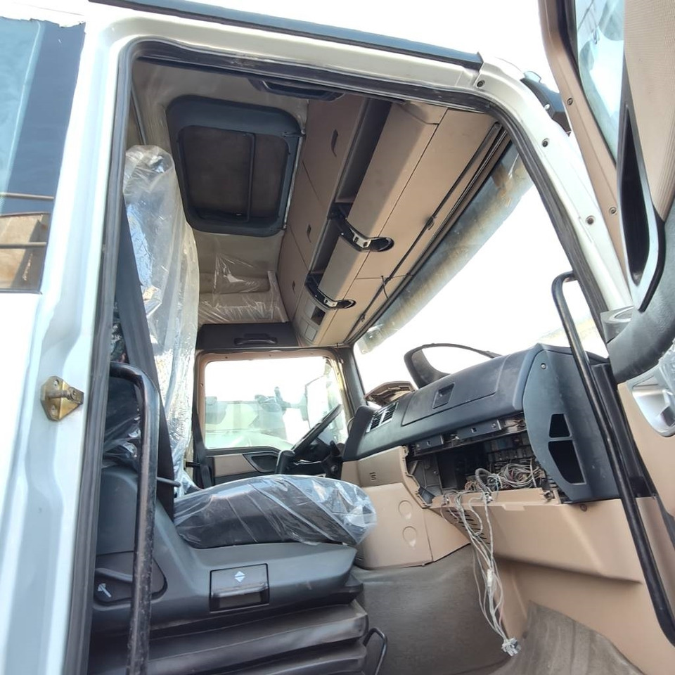 Самосвал Howo 371 8x4: фото 12