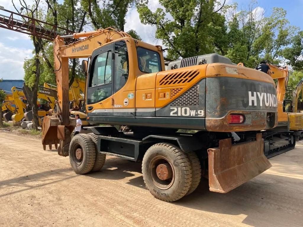 Hyundai R210W-9 - Колёсный экскаватор: фото 5 Hyundai R210W-9 - Колёсный экскаватор: фото 5