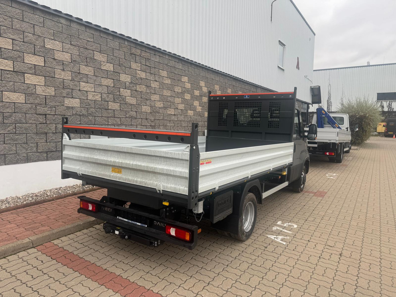 Iveco Daily 35C18 - Малотоннажный самосвал: фото 4 Iveco Daily 35C18 - Малотоннажный самосвал: фото 4