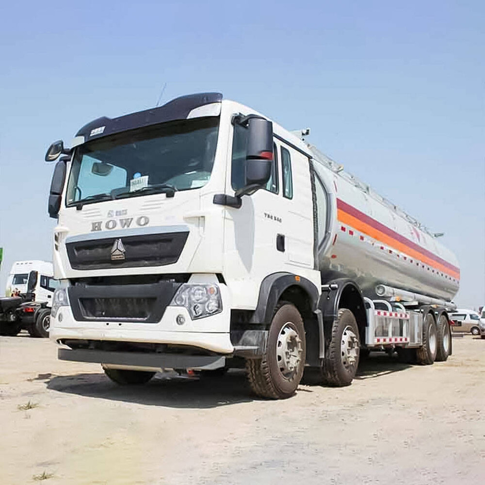 Howo 12 Wheeler Oil Tanker Trucks - Грузовик-цистерна: фото 1 Howo 12 Wheeler Oil Tanker Trucks - Грузовик-цистерна: фото 1