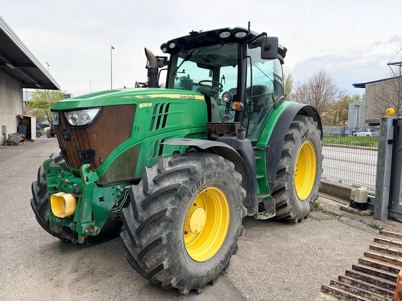 JOHN DEERE 6210R - Трактор: фото 1 JOHN DEERE 6210R - Трактор: фото 1