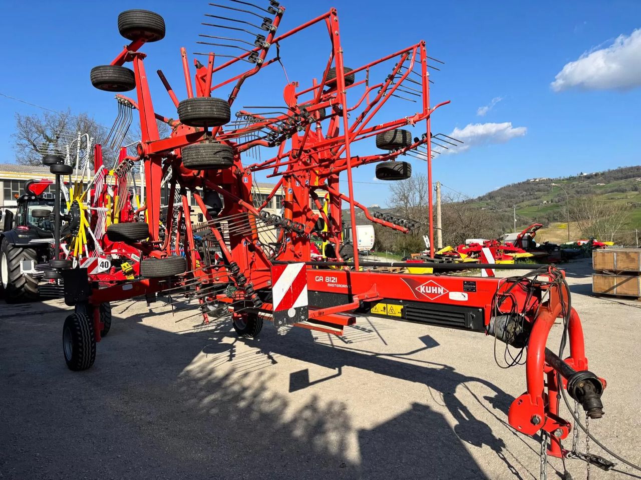 KUHN GA 8121 - Сеноворошилка: фото 1 KUHN GA 8121 - Сеноворошилка: фото 1