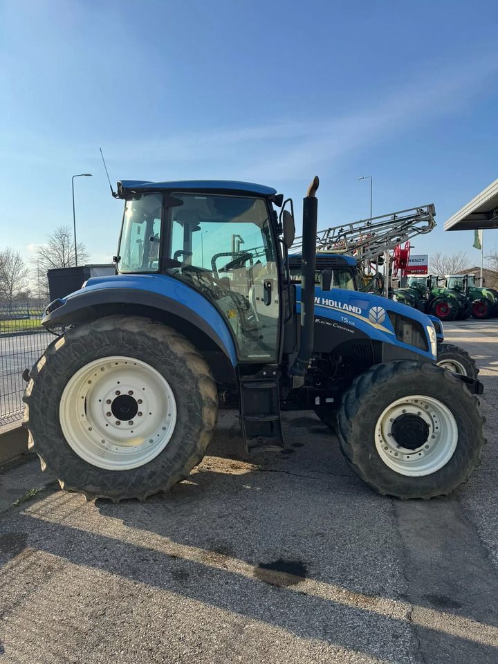 NEW HOLLAND T 5 .105 EC - Трактор: фото 1 NEW HOLLAND T 5 .105 EC - Трактор: фото 1