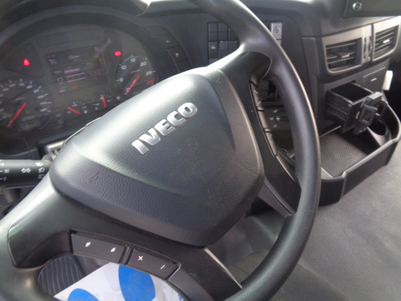 IVECO STRALIS AD190S31 - Тентованный грузовик: фото 4 IVECO STRALIS AD190S31 - Тентованный грузовик: фото 4