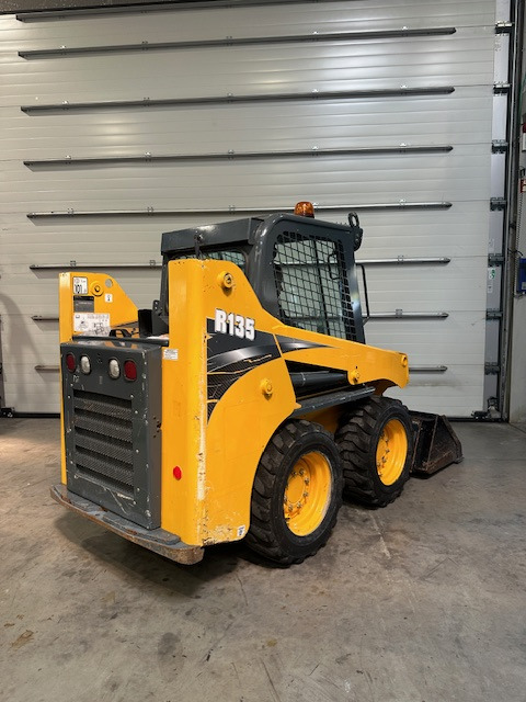 GEHL R135 - Мини-погрузчик с бортовым поворотом: фото 4 GEHL R135 - Мини-погрузчик с бортовым поворотом: фото 4