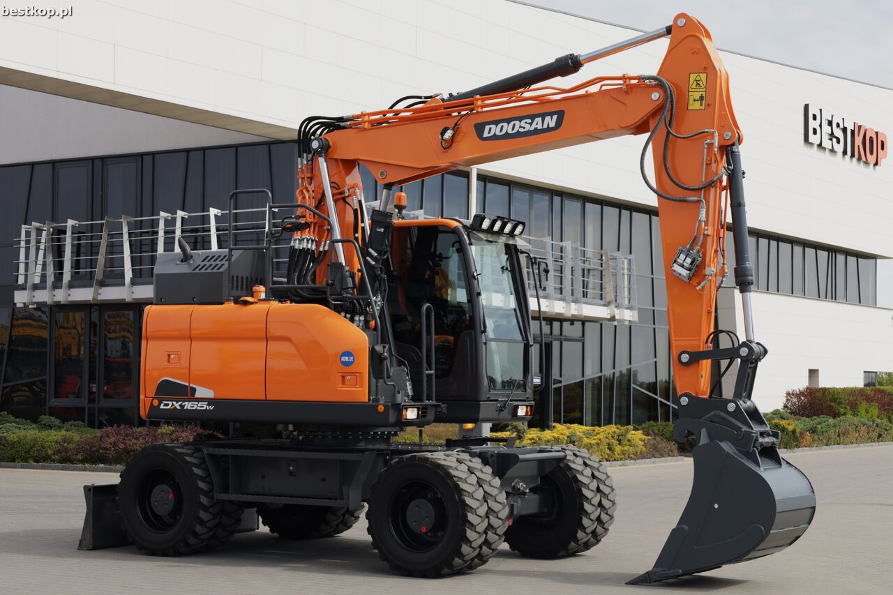 DOOSAN DX165W-5 - Колёсный экскаватор: фото 1 DOOSAN DX165W-5 - Колёсный экскаватор: фото 1