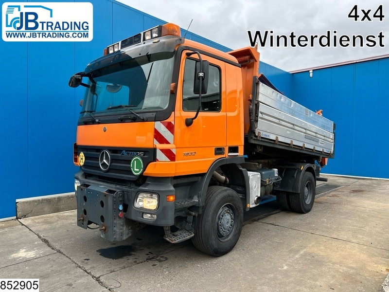 Mercedes-Benz Actros 1832 4X4, Grit spreader, Snow plough, Tipper - Самосвал: фото 1 Mercedes-Benz Actros 1832 4X4, Grit spreader, Snow plough, Tipper - Самосвал: фото 1