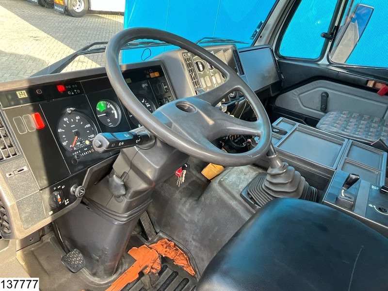 Фото интерьера 2: Тягач Mercedes-Benz 2031 Manual, Steelsuspension, Effer 210