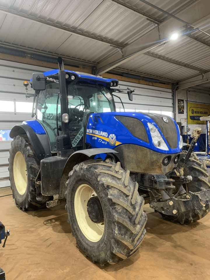 NEW HOLLAND T7.165S RANGE COMMAND T4B - Трактор: фото 1 NEW HOLLAND T7.165S RANGE COMMAND T4B - Трактор: фото 1