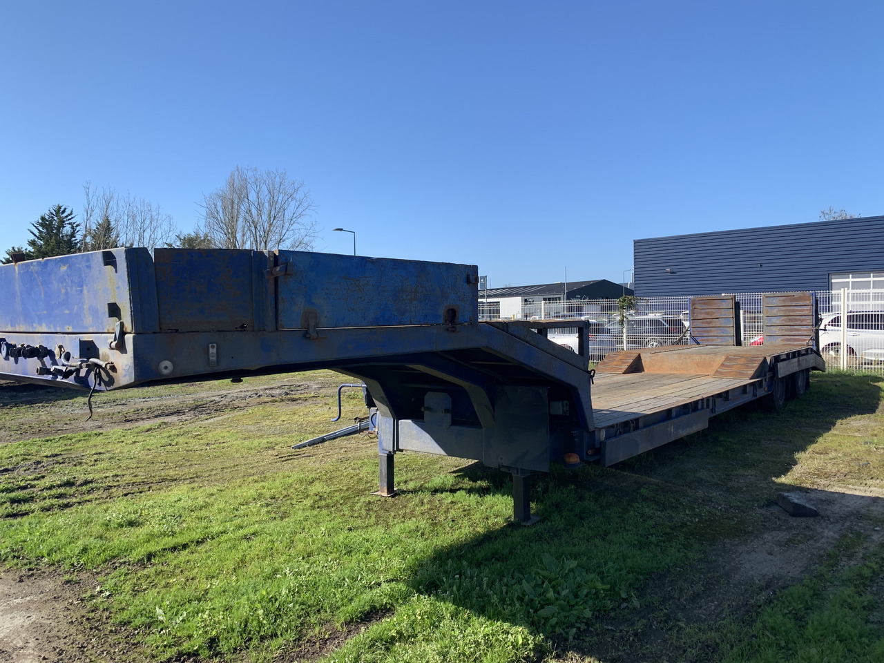 VEREM 2 ESSIEUX - Низкорамный полуприцеп: фото 3 VEREM 2 ESSIEUX - Низкорамный полуприцеп: фото 3