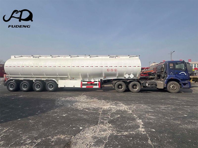 FUDENG Customized 4 Axle Oil Tanker Trailer - Полуприцеп-цистерна: фото 2 FUDENG Customized 4 Axle Oil Tanker Trailer - Полуприцеп-цистерна: фото 2