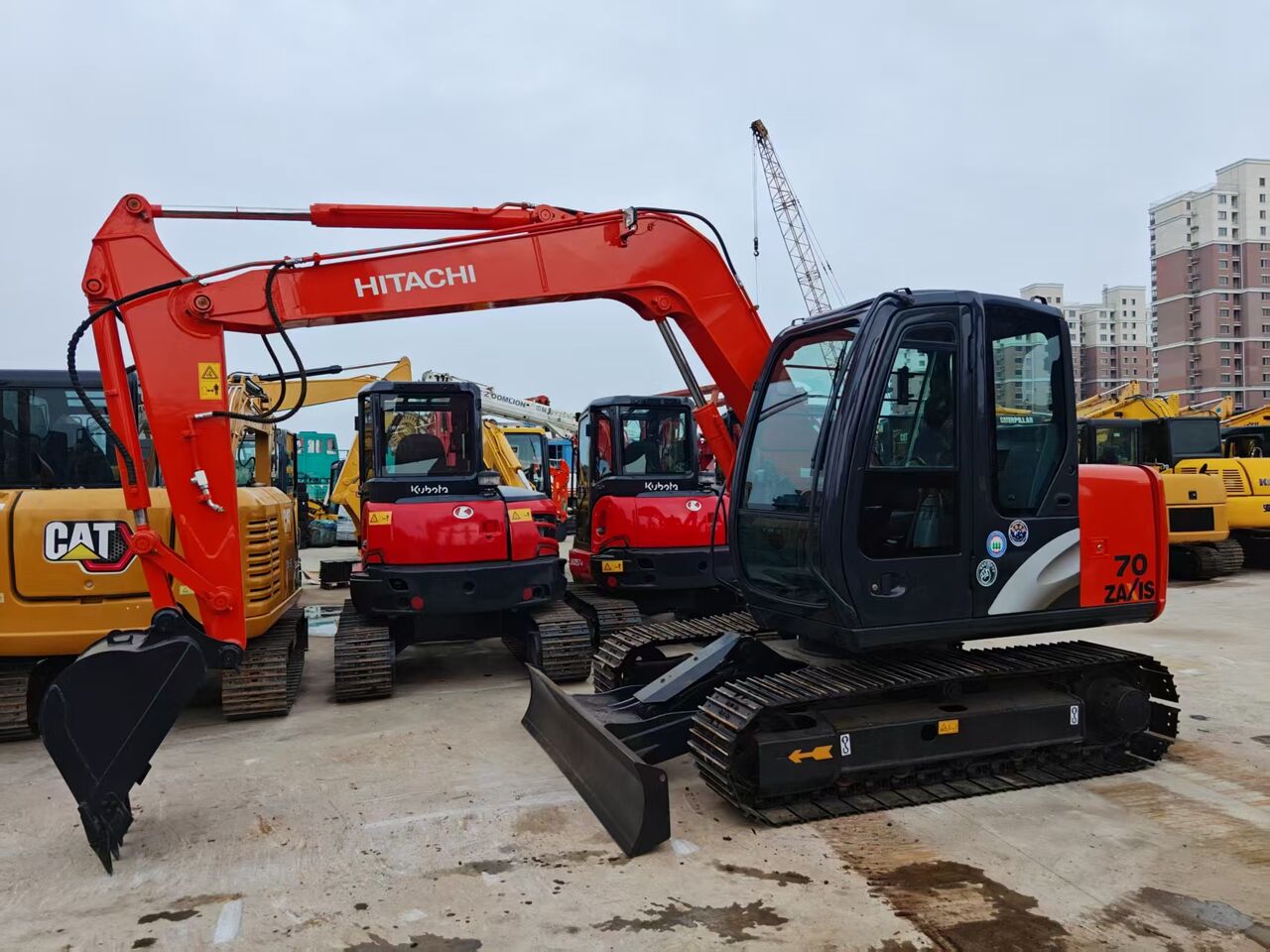 Hitachi ZX70 - Мини-экскаватор: фото 1 Hitachi ZX70 - Мини-экскаватор: фото 1