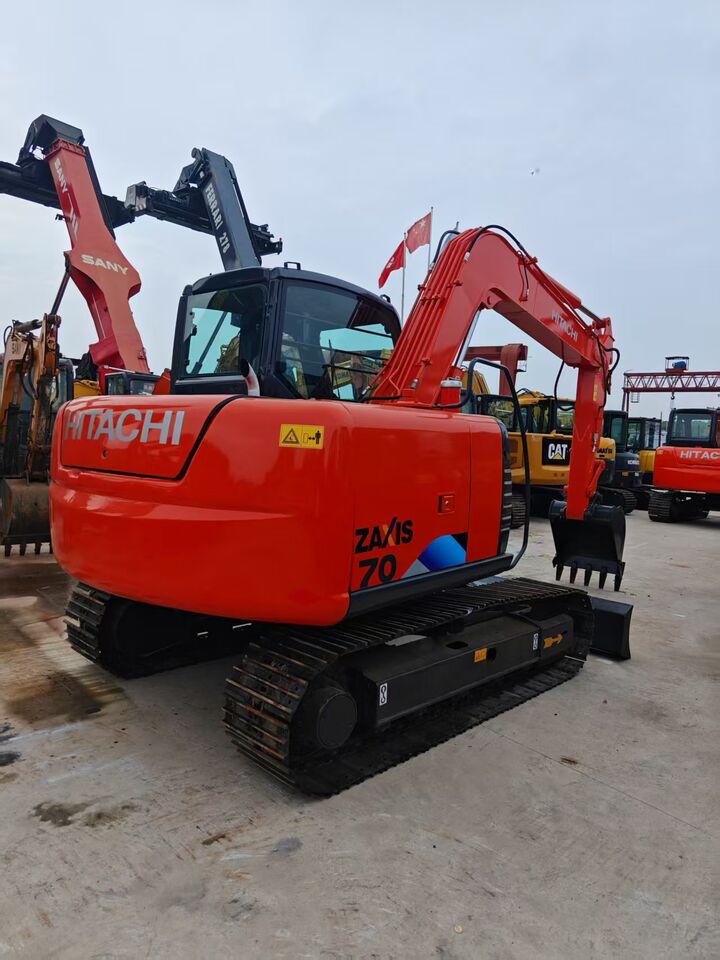 Hitachi ZX70 - Мини-экскаватор: фото 2 Hitachi ZX70 - Мини-экскаватор: фото 2