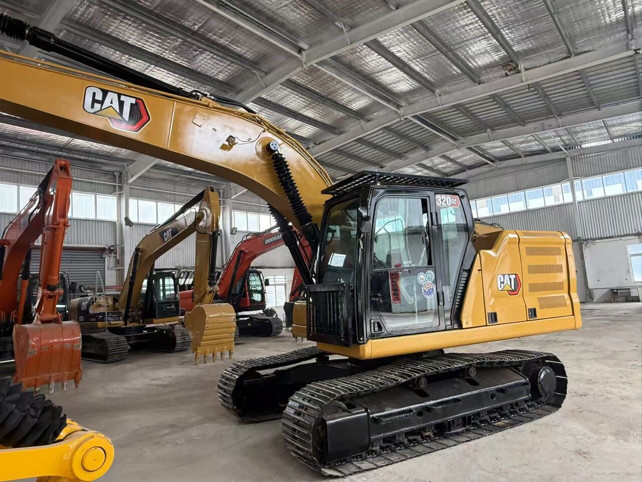 CATERPILLAR 320GC - Гусеничный экскаватор: фото 3 CATERPILLAR 320GC - Гусеничный экскаватор: фото 3