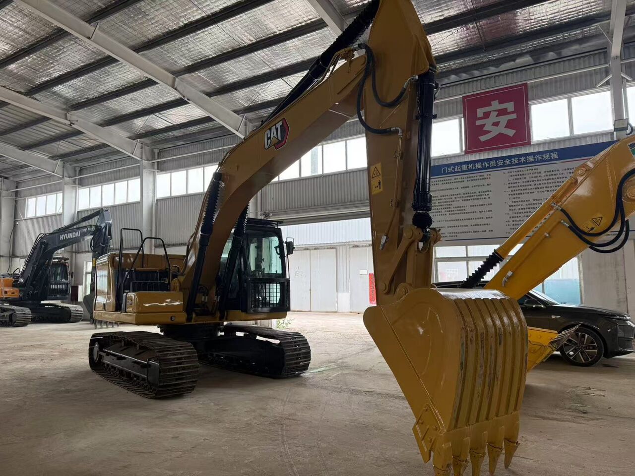 CATERPILLAR 320GC - Гусеничный экскаватор: фото 1 CATERPILLAR 320GC - Гусеничный экскаватор: фото 1