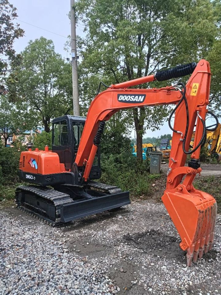 DOOSAN DH 60 - Гусеничный экскаватор: фото 2 DOOSAN DH 60 - Гусеничный экскаватор: фото 2