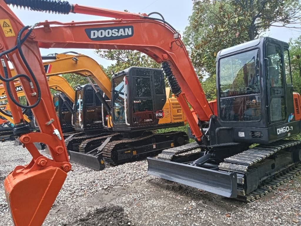 DOOSAN DH 60 - Гусеничный экскаватор: фото 1 DOOSAN DH 60 - Гусеничный экскаватор: фото 1