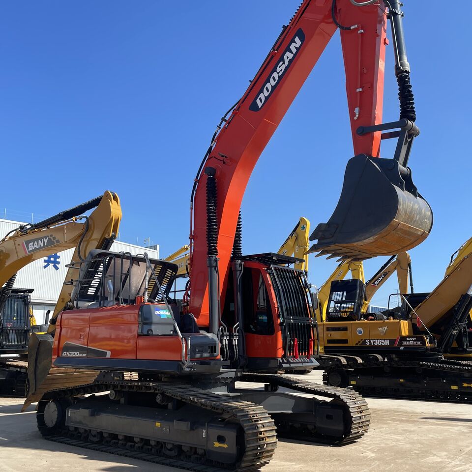 DOOSAN DX300 - Гусеничный экскаватор: фото 1 DOOSAN DX300 - Гусеничный экскаватор: фото 1