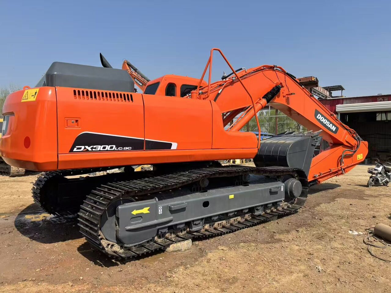 DOOSAN DX300 - Гусеничный экскаватор: фото 2 DOOSAN DX300 - Гусеничный экскаватор: фото 2