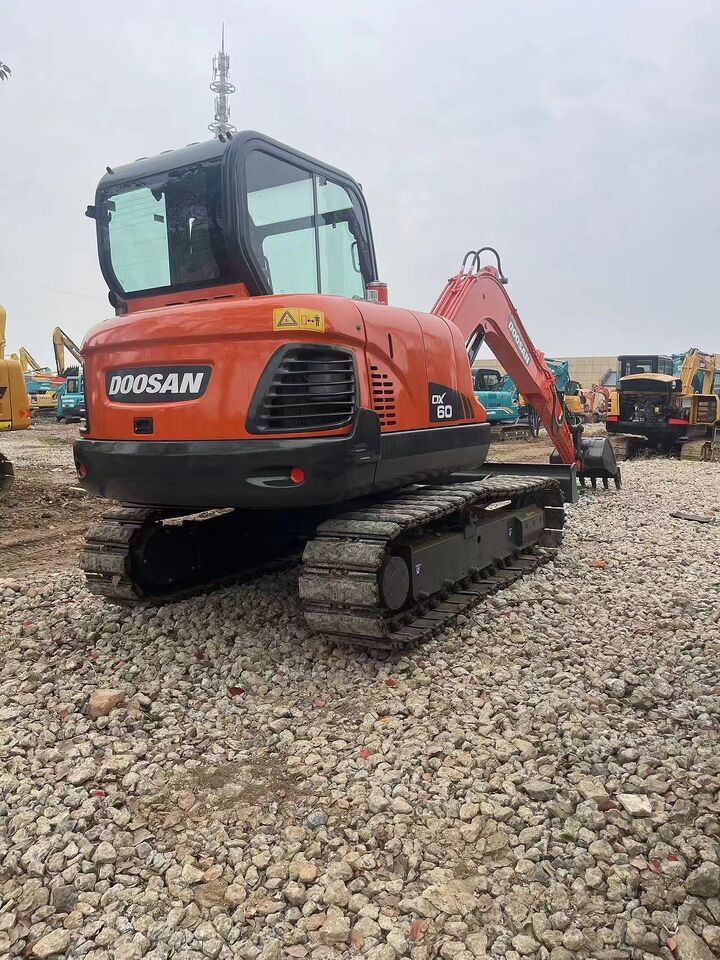 DOOSAN DX60 - Мини-экскаватор: фото 2 DOOSAN DX60 - Мини-экскаватор: фото 2