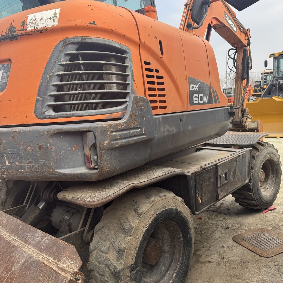 DOOSAN DX60W - Колёсный экскаватор: фото 3 DOOSAN DX60W - Колёсный экскаватор: фото 3